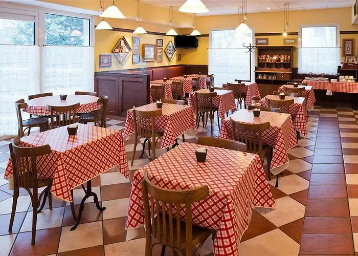 Thionville Route Du Luxembourg 酒店 3*